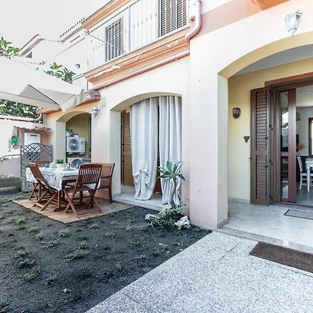 Guesthost - Sa Domo D' Amare - Comely With Parking! * פולה