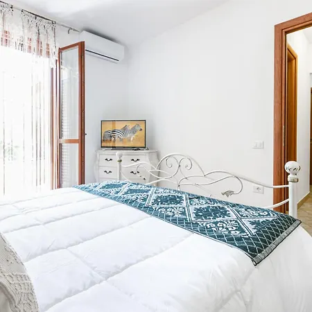 Apartment Guesthost - Sa Domo D' Amare - Comely With Parking! *