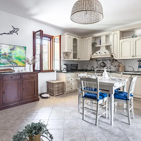 Apartment Guesthost - Sa Domo D' Amare - Comely With Parking! *